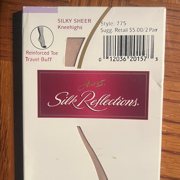 Hanes Silky Sheer Knee Highs - Travel Buff - Picture 2 of 4